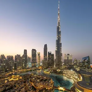 Holistay Luxury Homes - Burj Khalifa View - Direct Access Mall Apartment